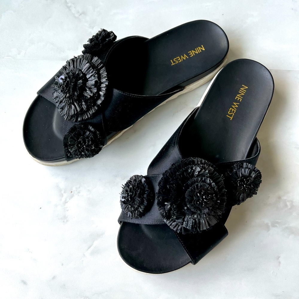 Nine West Sandals with beading and flowers, size 7.5 in black
